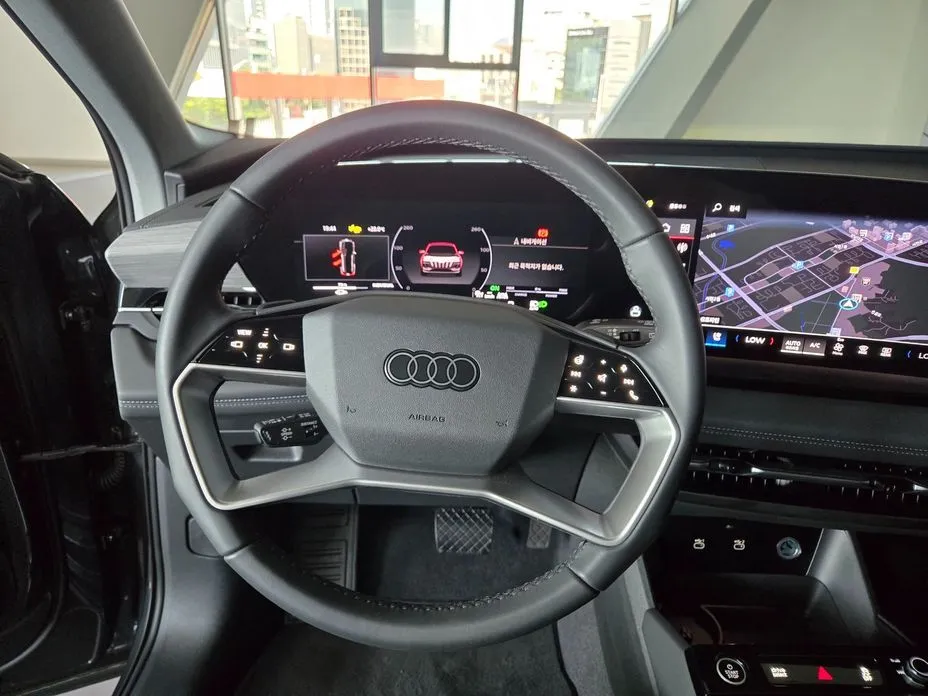 Audi Q6 e-tron — фото 10