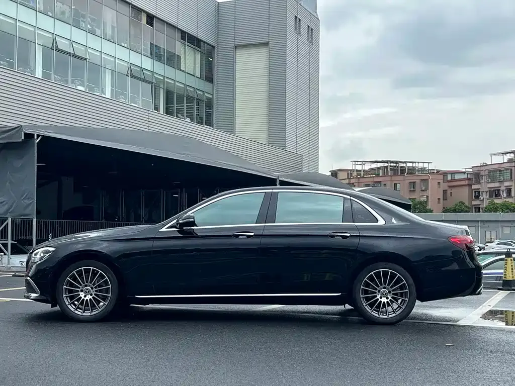 Mercedes-Benz E-Class — фото 2
