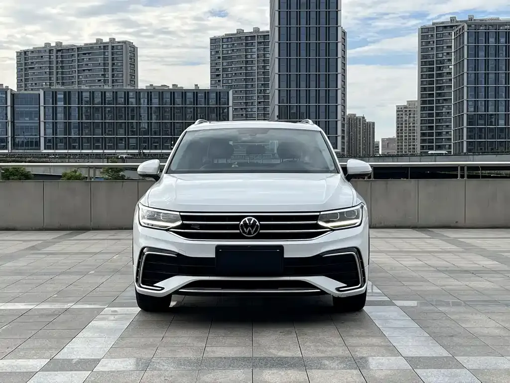 Volkswagen Tiguan L — фото 7