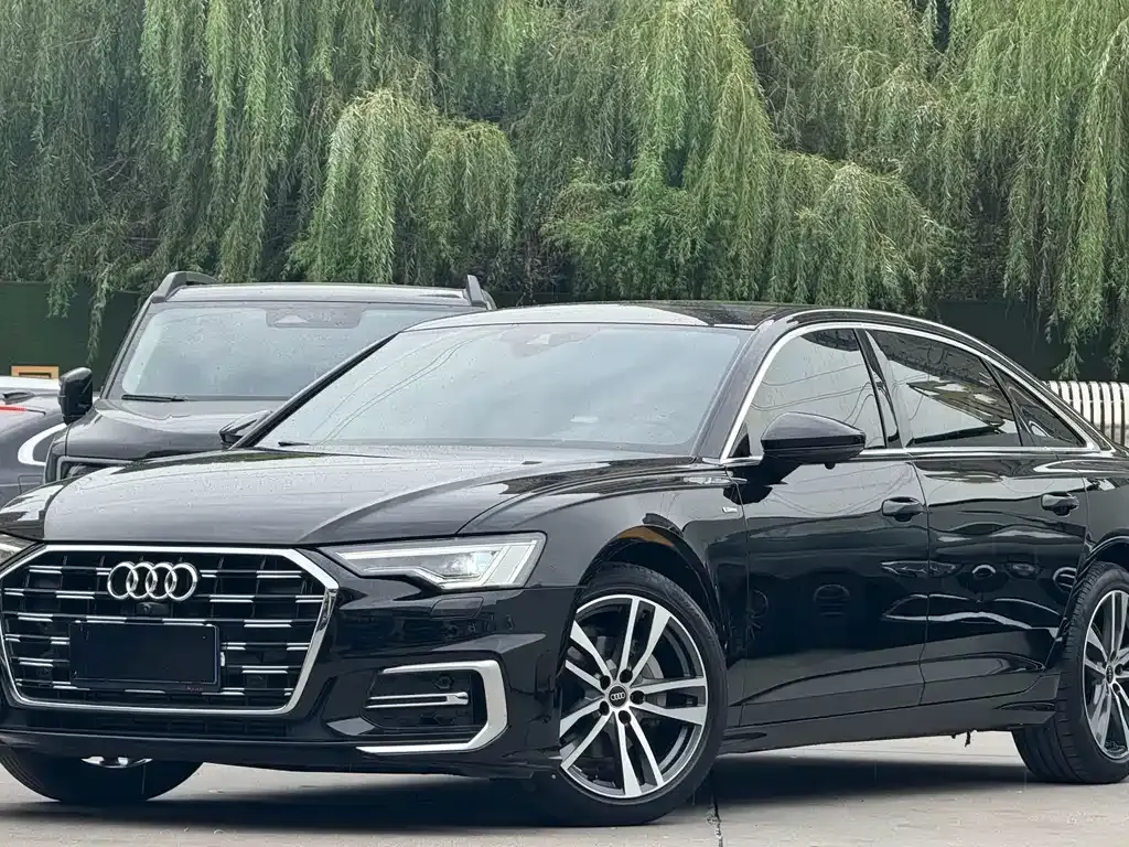 Audi A6L — фото 1