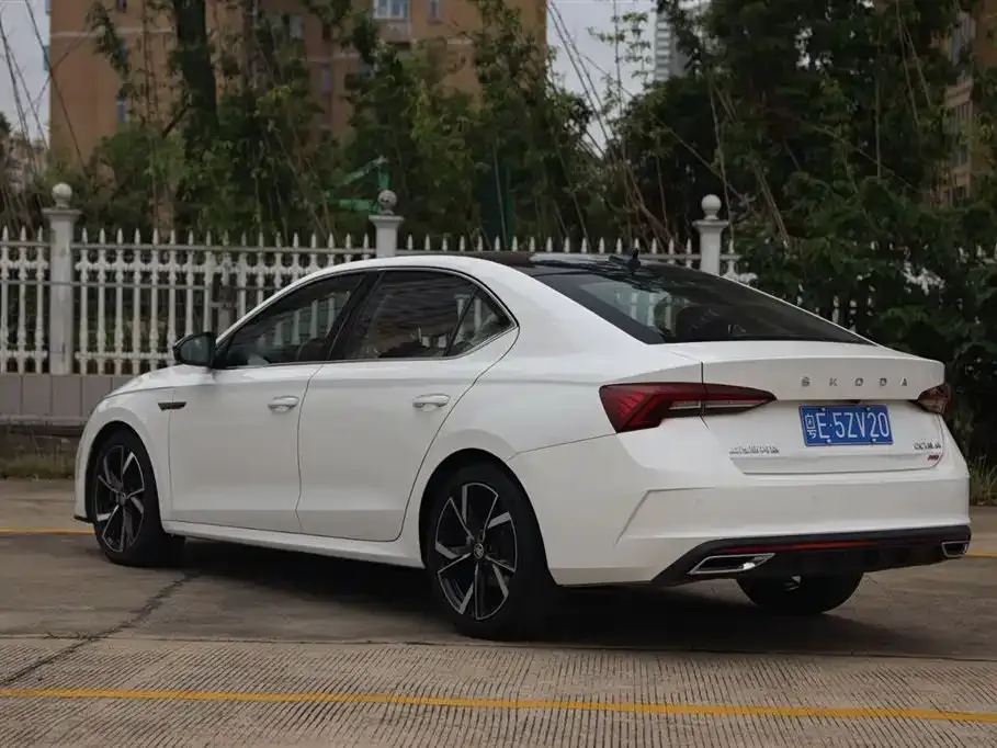 Skoda Octavia — фото 8