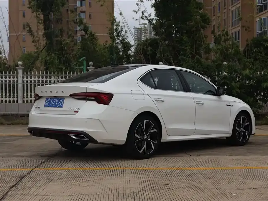 Skoda Octavia — фото 10