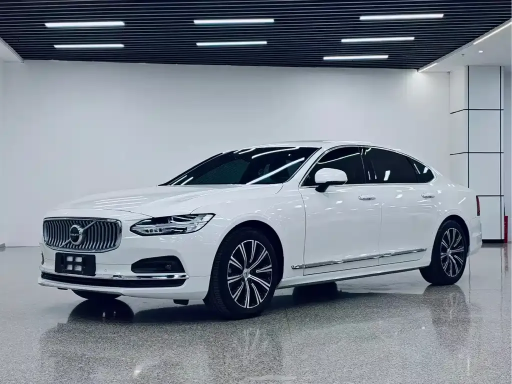 Volvo S90 — фото 1