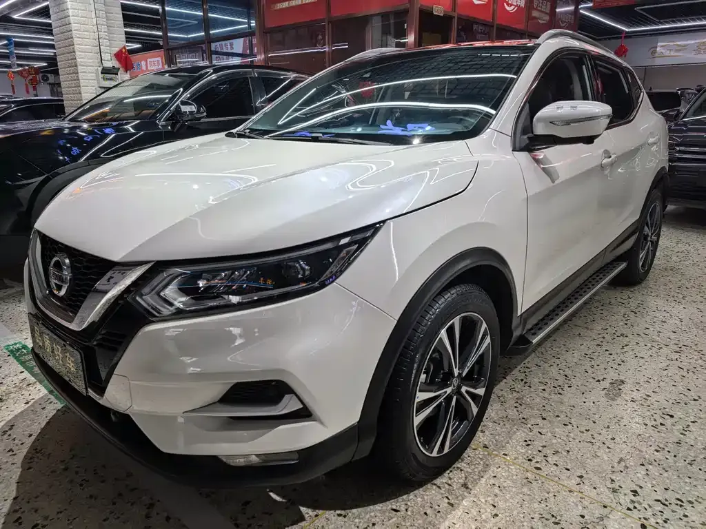 Nissan Qashqai — фото 1