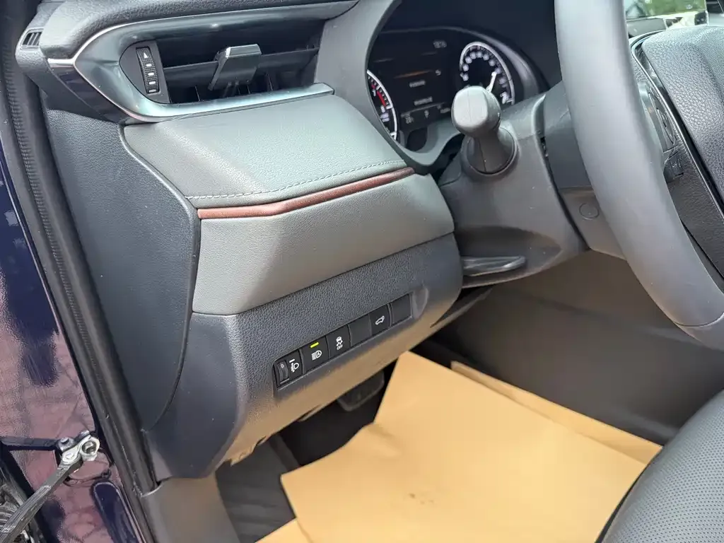Toyota Harrier — фото 5