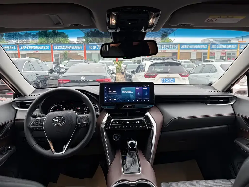 Toyota Harrier — фото 3