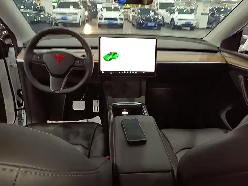 Tesla Model Y — фото 3