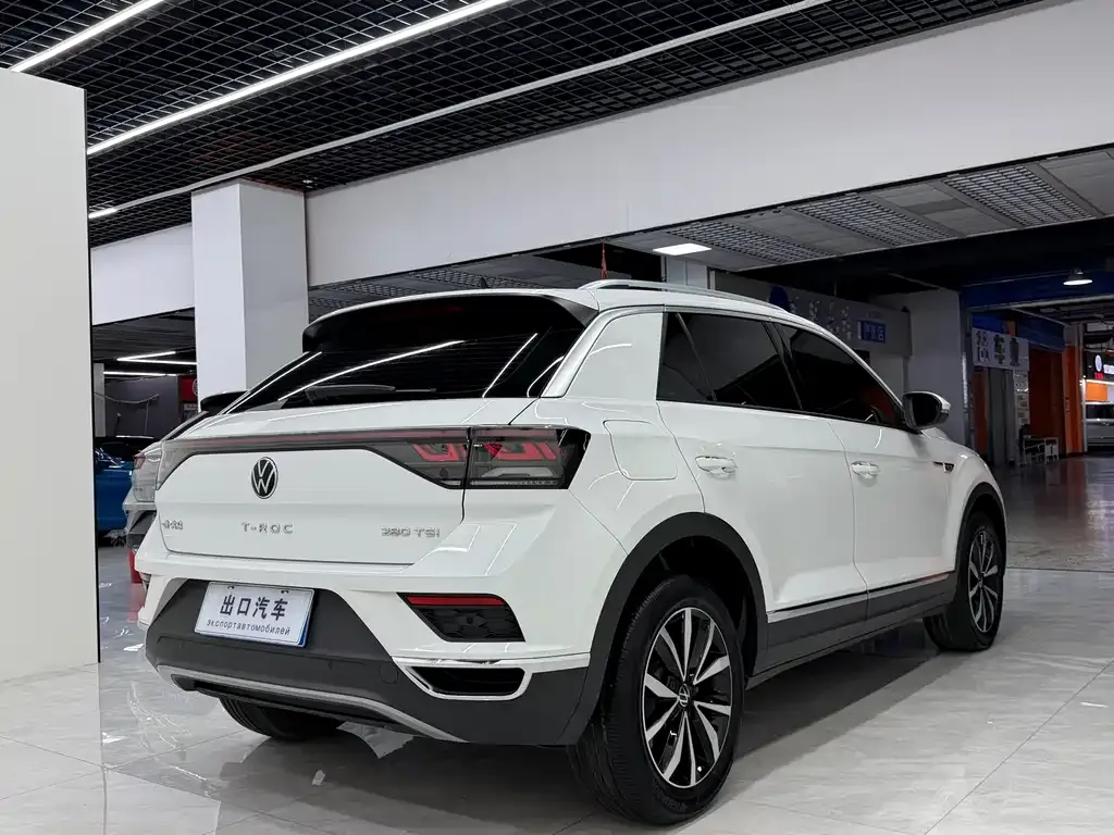 Volkswagen T-Roc — фото 9