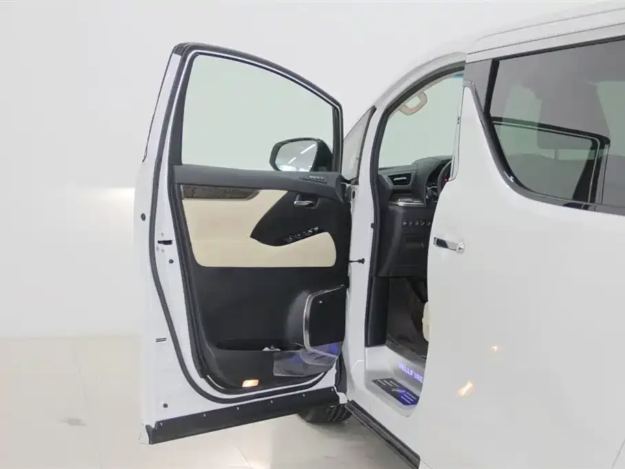 Toyota Vellfire — фото 2