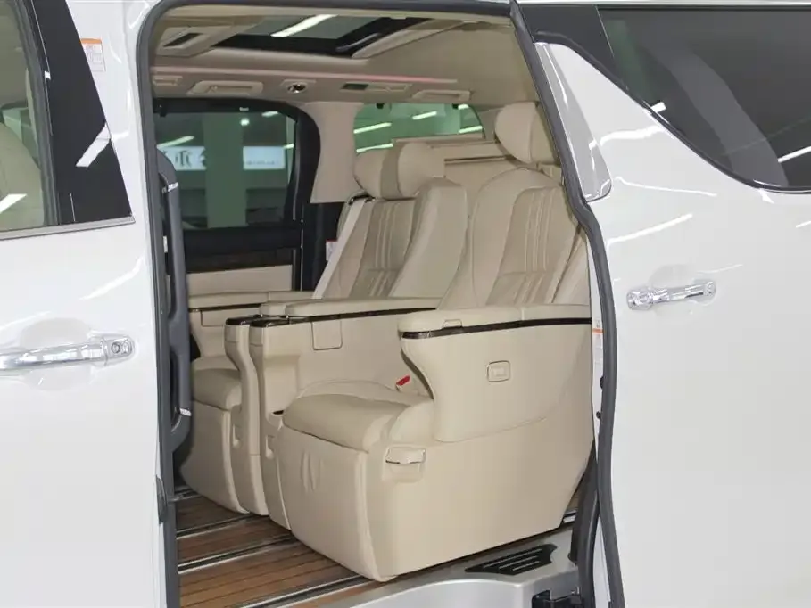 Toyota Vellfire — фото 8