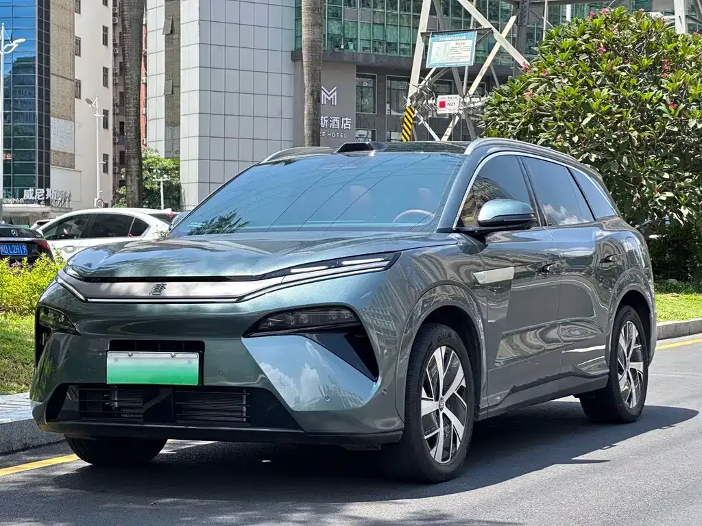 BYD Tang L — фото 1