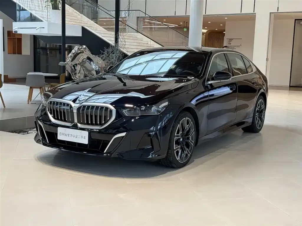 BMW 5 Series — фото 1