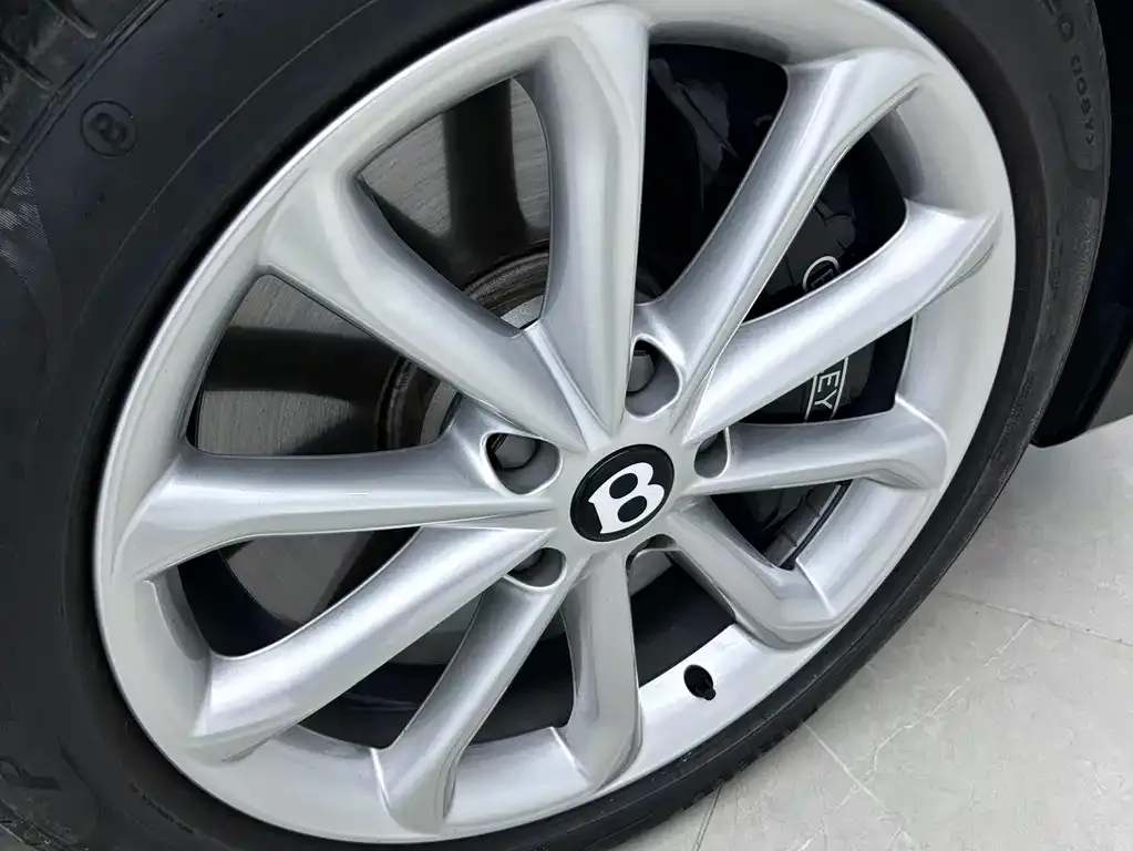 Bentley Flying Spur — фото 2