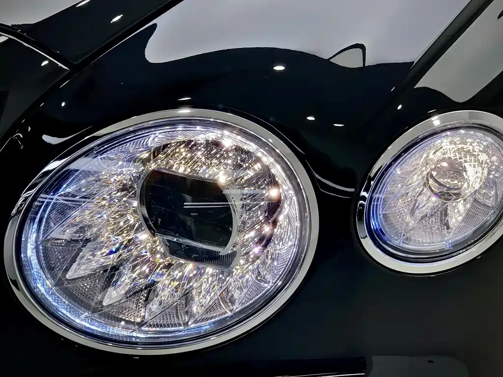 Bentley Flying Spur — фото 6