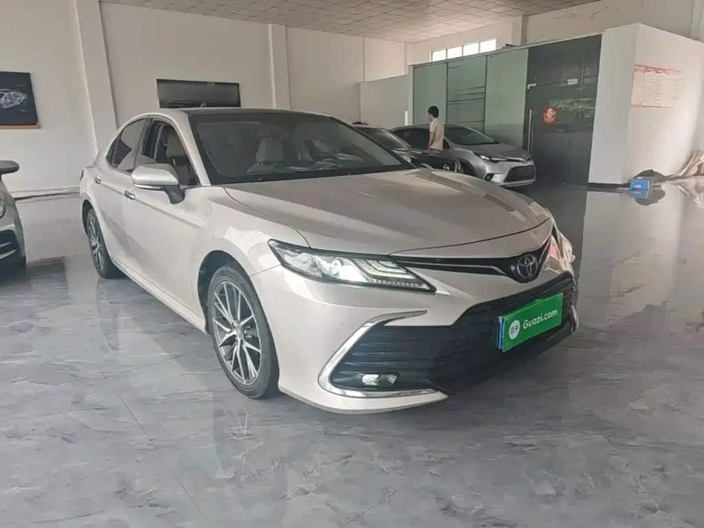 Toyota Camry — фото 8