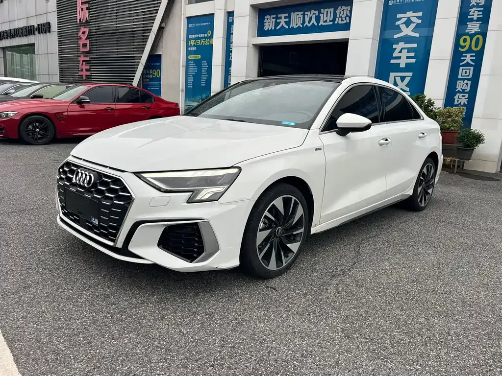 Audi A3 — фото 1