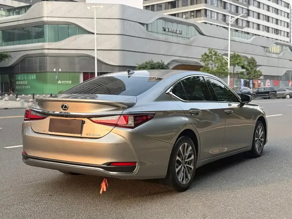 Lexus ES — фото 4
