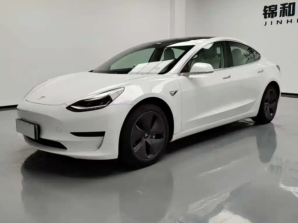 Tesla Model 3 — фото 1