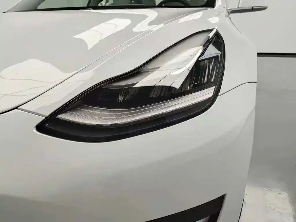 Tesla Model 3 — фото 5