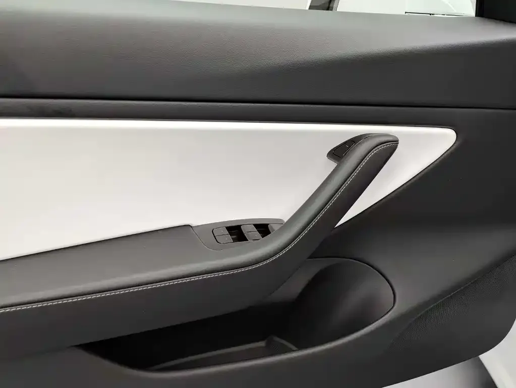 Tesla Model 3 — фото 4