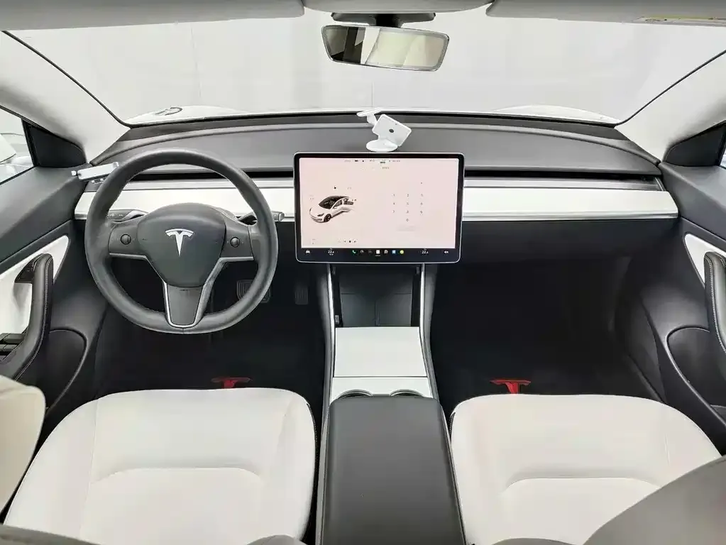 Tesla Model 3 — фото 10