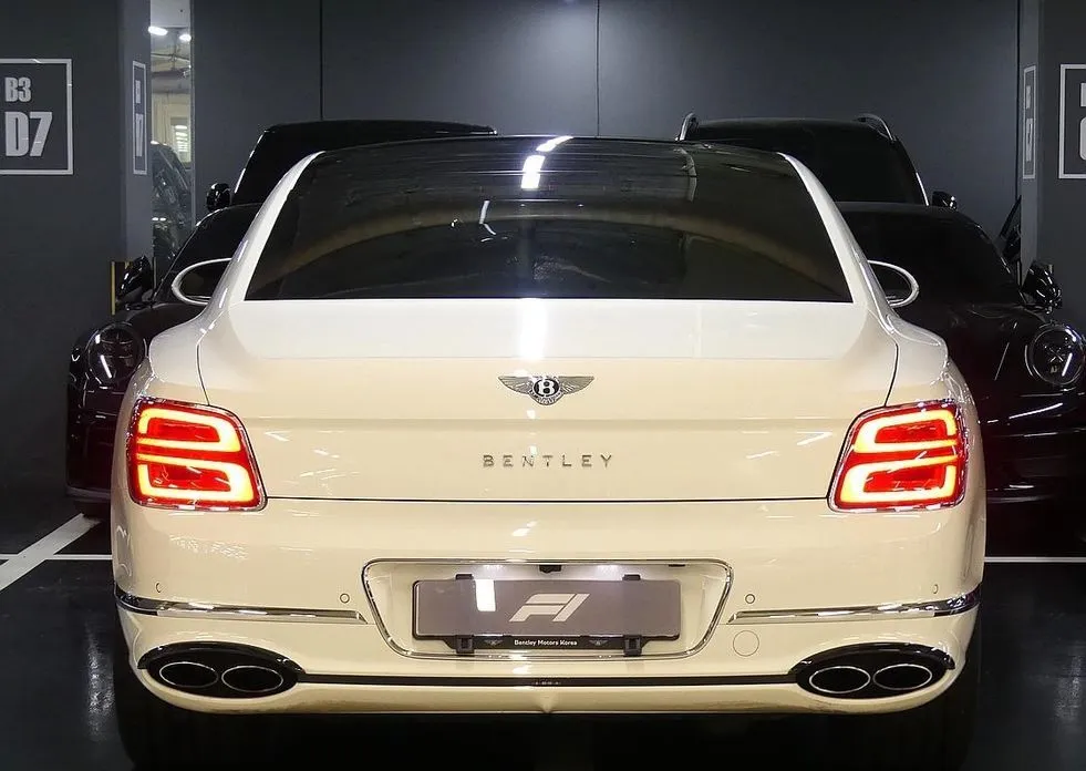 Bentley Flying Spur 2022 из KR, фото 8