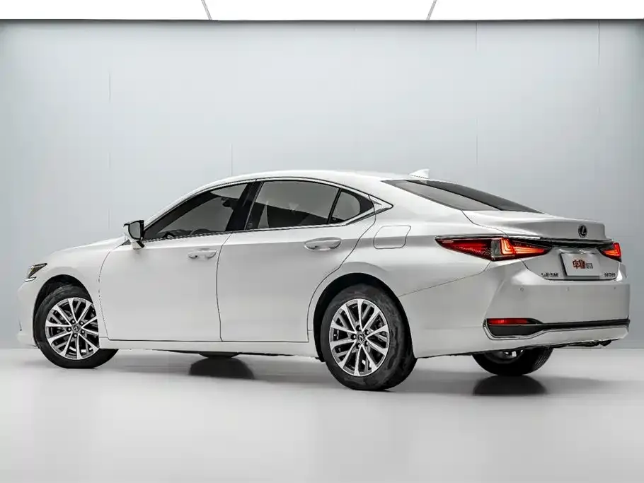 Lexus ES — фото 7