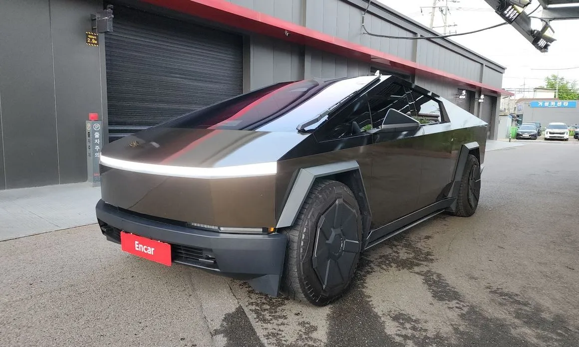 Tesla Cybertruck — фото 1