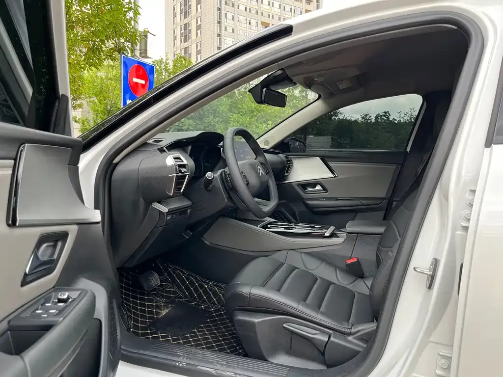 Citroen C5 X 2025 из CN, фото 3