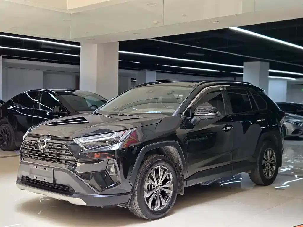 Toyota RAV4 — фото 1
