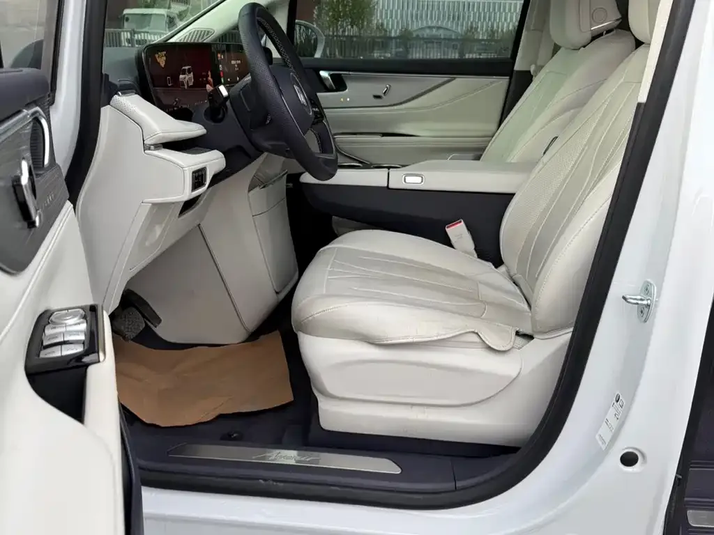 Buick GL8 Hybrid — фото 2