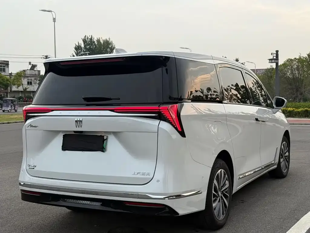Buick GL8 Hybrid — фото 9