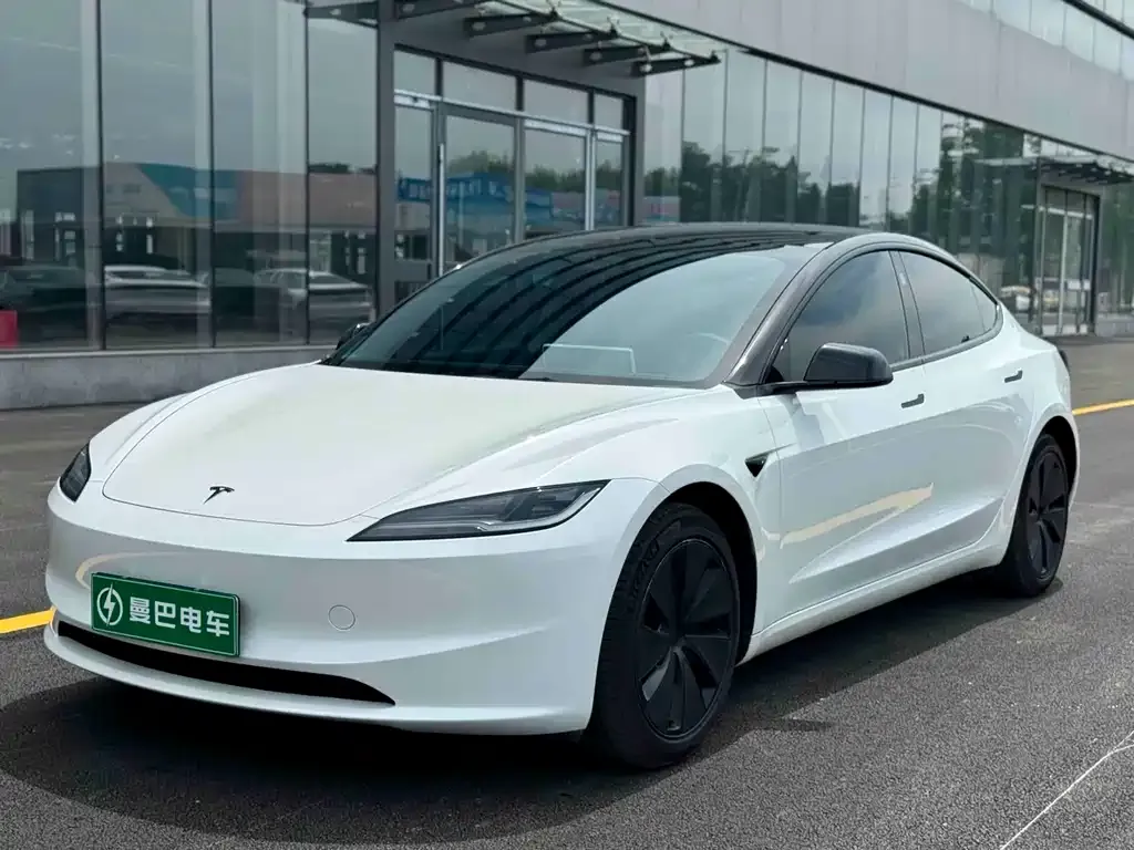 Tesla Model 3 — фото 1