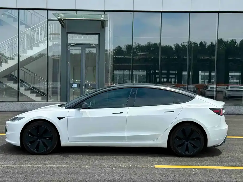 Tesla Model 3 — фото 3