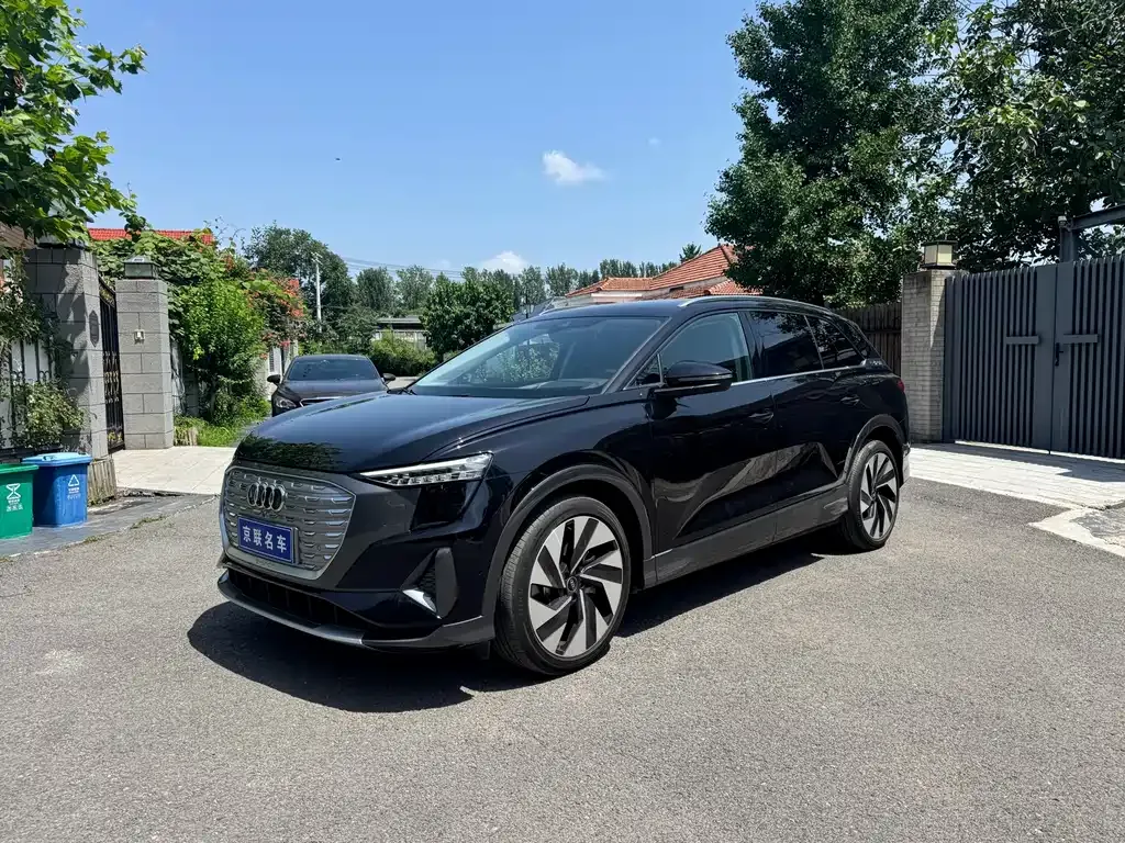 Audi Q5 e-tron — фото 1