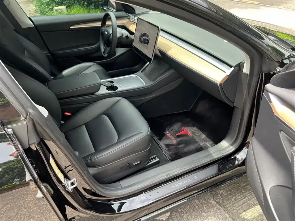 Tesla Model 3 — фото 3
