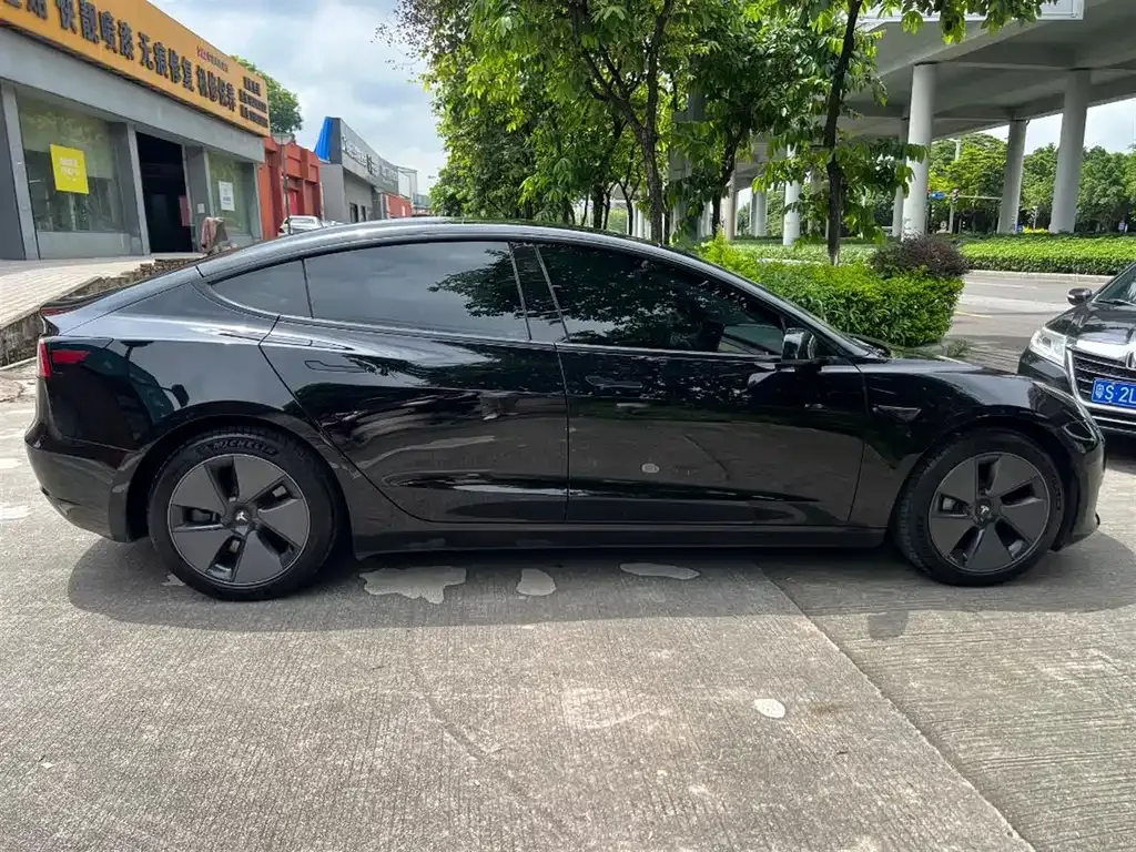 Tesla Model 3 — фото 10
