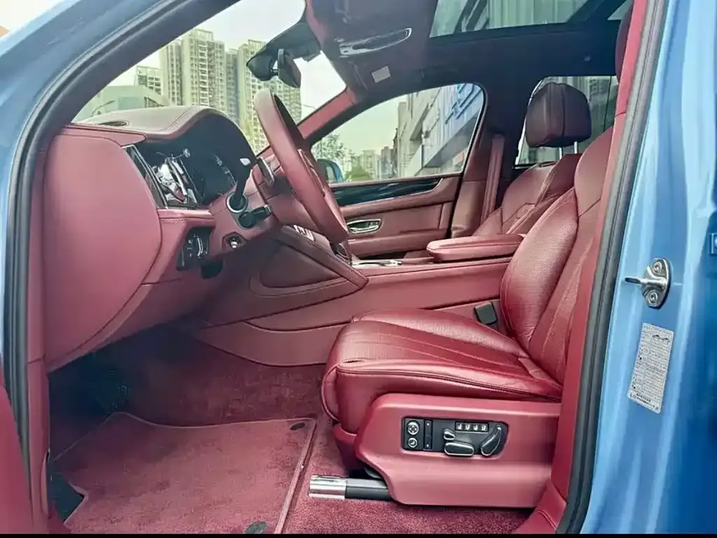 Bentley Bentayga 2021 из CN, фото 2