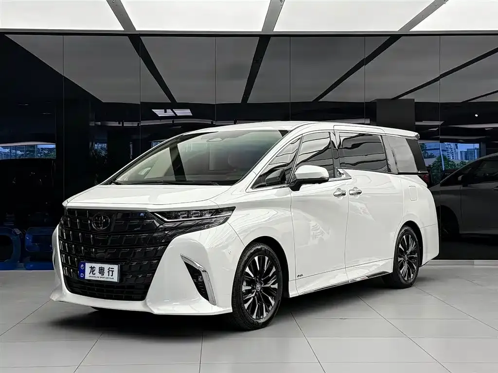 Toyota Alphard — фото 1