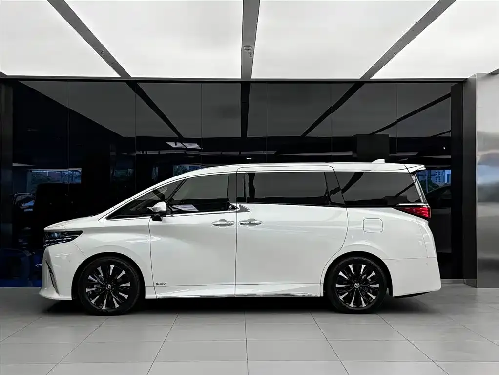 Toyota Alphard — фото 3