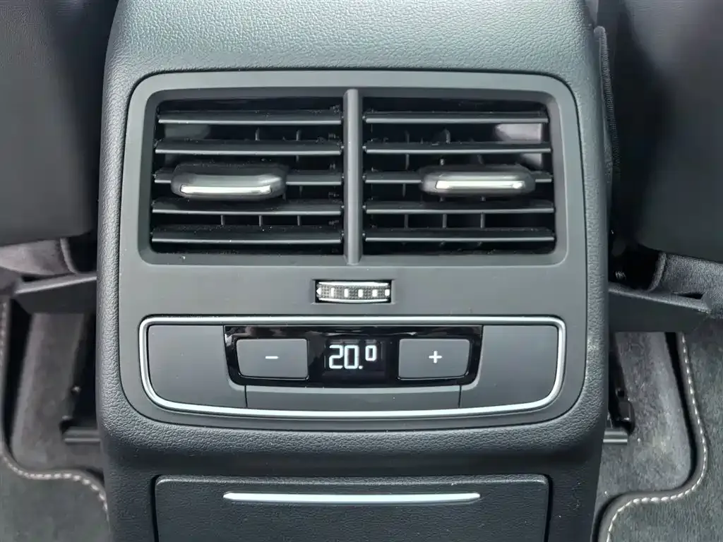 Audi A4L — фото 2