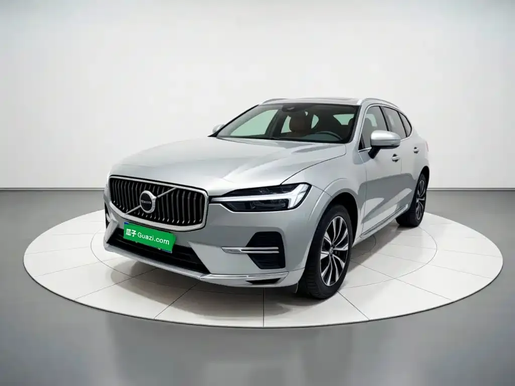 Volvo XC60 — фото 1