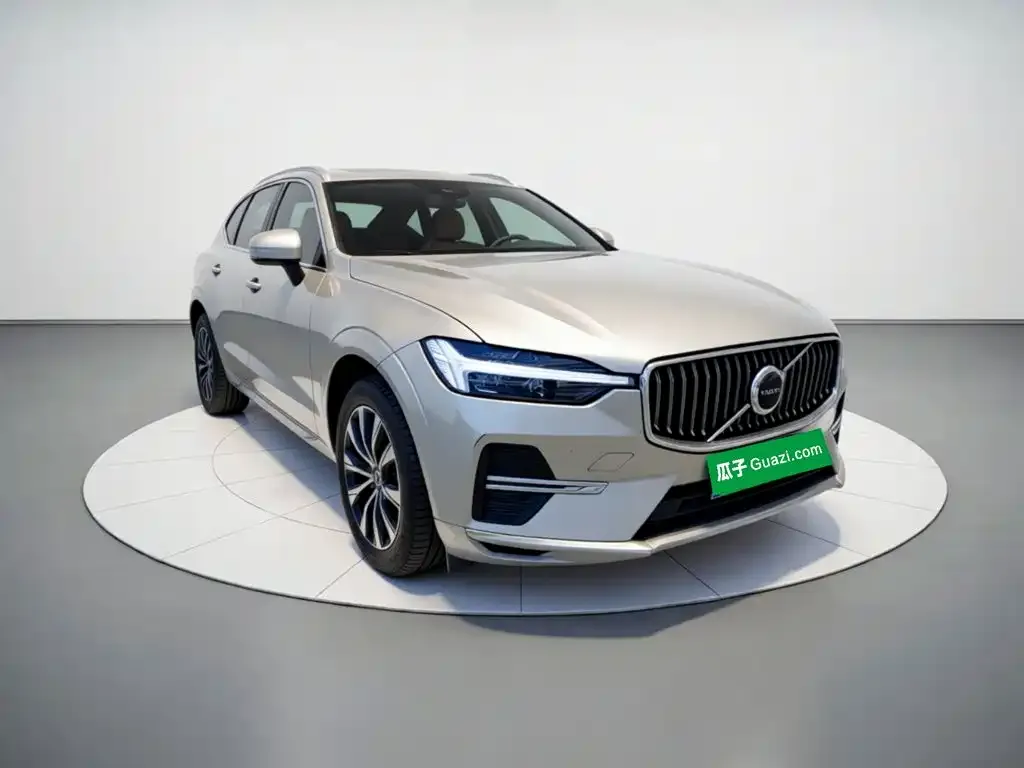 Volvo XC60 — фото 8