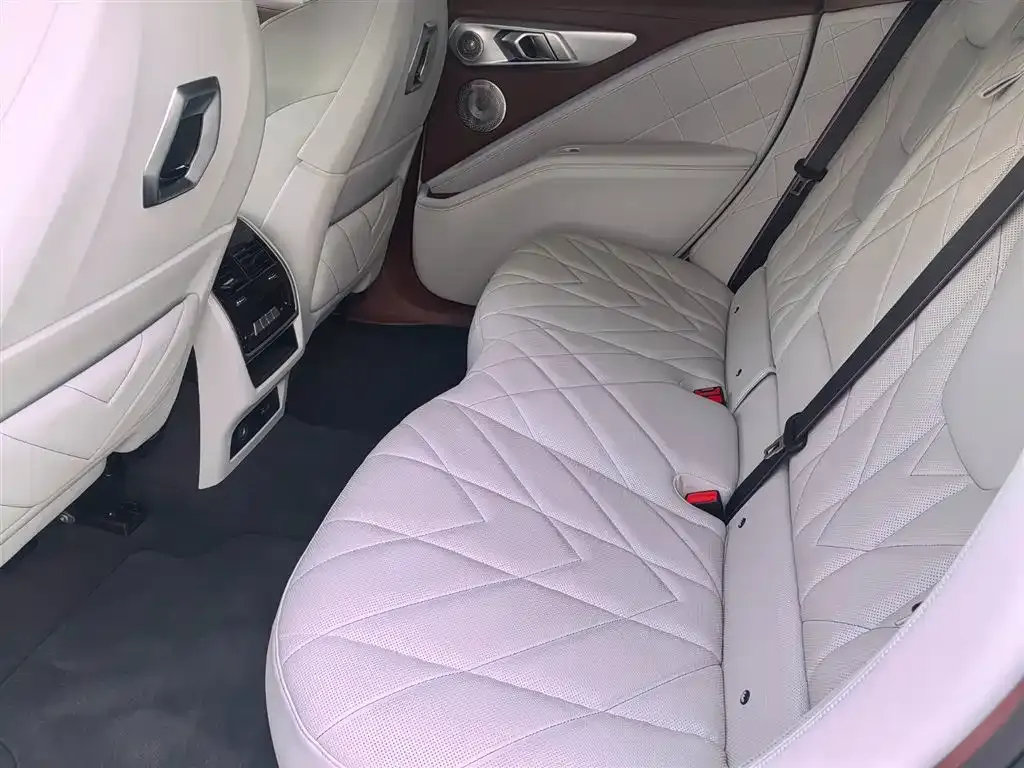 BMW XM — фото 2