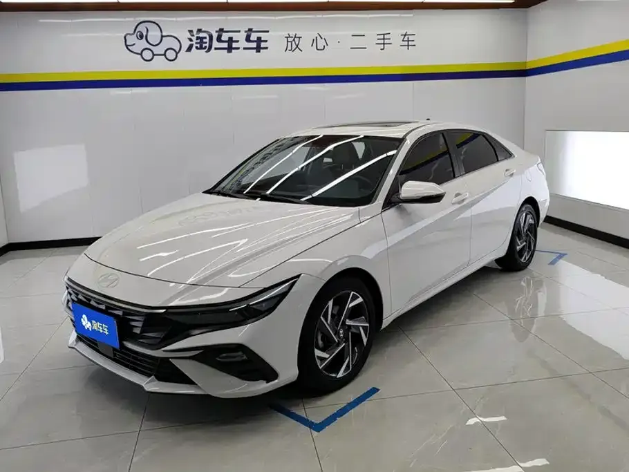 Hyundai Elantra — фото 1