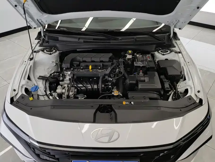 Hyundai Elantra — фото 10