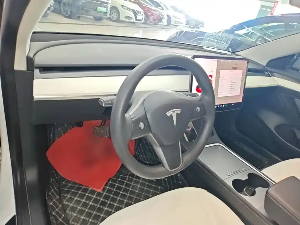Tesla Model 3 — фото 6