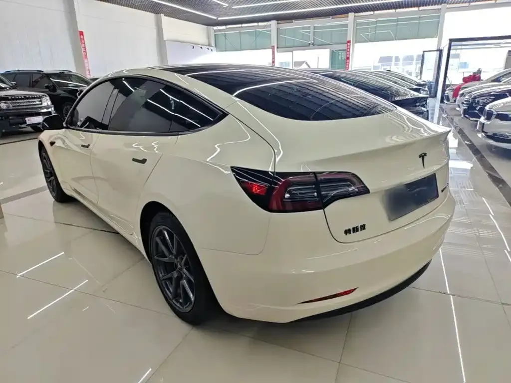 Tesla Model 3 — фото 4