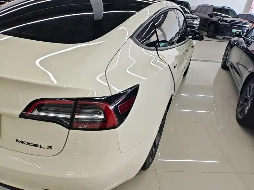 Tesla Model 3 — фото 3