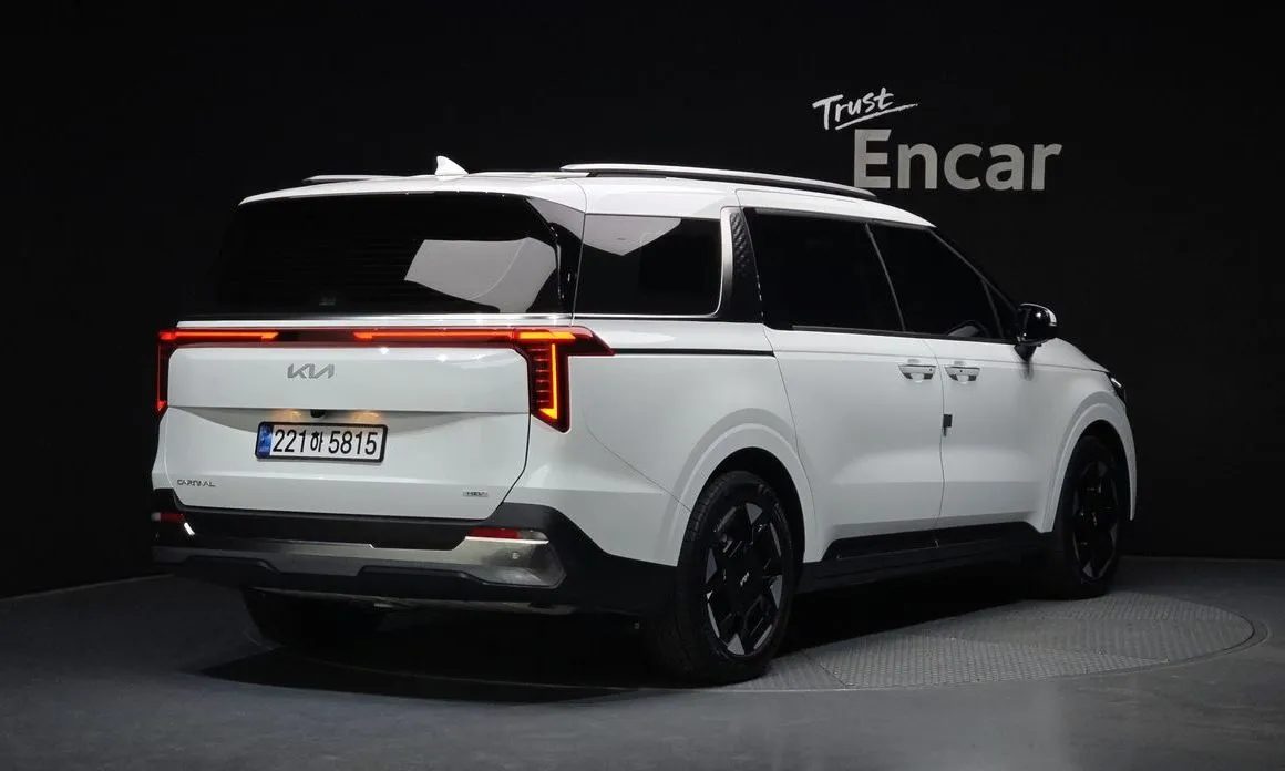 Kia Carnival — фото 10